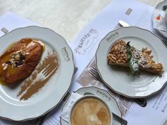 -Majestic Café