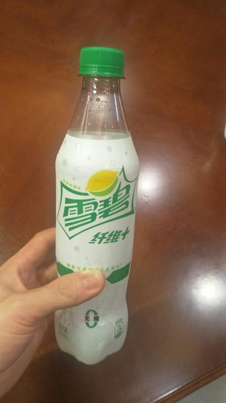 无糖雪碧 今日来一瓶无糖雪碧,虽说是无糖的雪碧,但还是有点糖分的,就