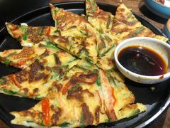 海鲜葱饼-明洞阿姨·韩式酱蟹烤肉·创意料理(三元桥店)