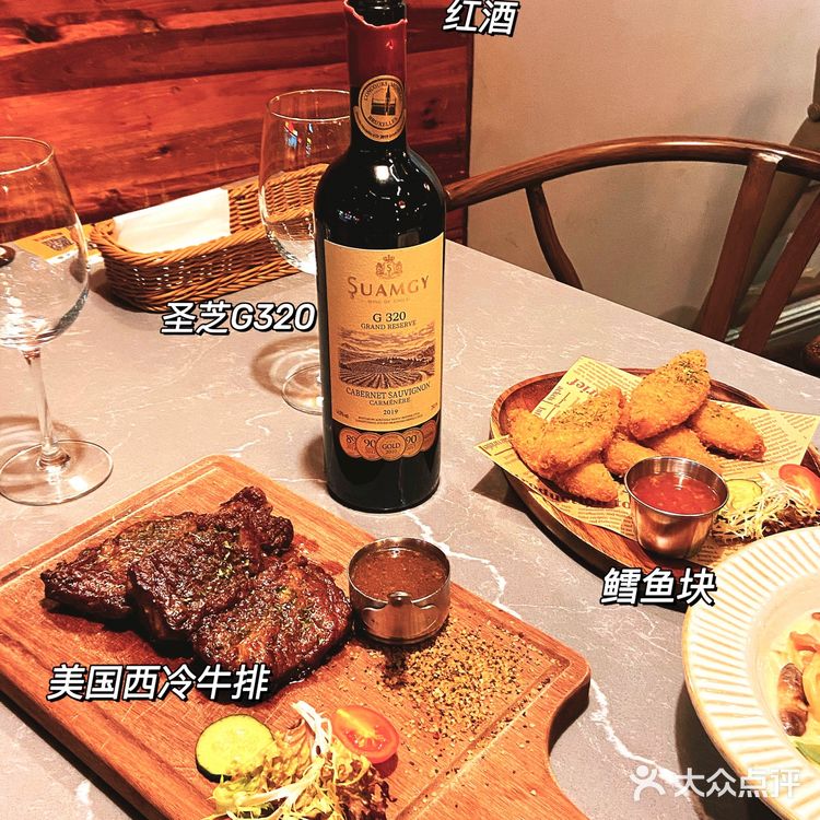   群聚必备仪式感！与好友一起享受牛扒与红酒   