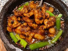 石锅杭椒牛蛙-桂满陇天书(南京德基旗舰店)