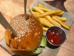 -三勾JJJ Burger&Coffee(梅溪湖店)