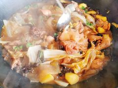 -乡村木柴铁锅炖饭店