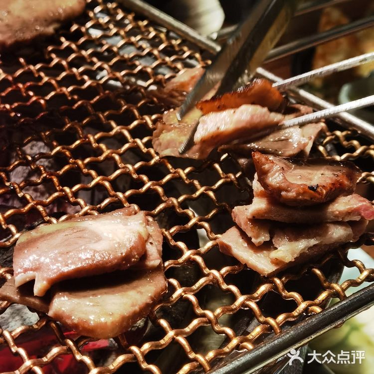 挑个雪天❄️来樱花树下烤肉肉🥩