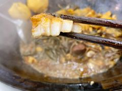 炖清江鱼-屯老二农家铁锅炖·行业领军者(梅江店)