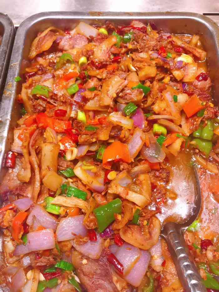 多味客中式快餐-"价格不贵很是实惠,还经常推出新的菜品,什.