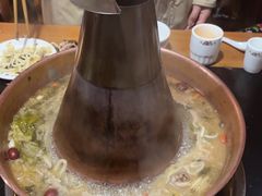 -果松木炭酸菜铜火锅·外婆参鸡汤