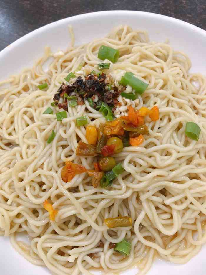 鸡仔汤面店-"「猪肉干面」看着挺清淡,但还是很好吃的,.