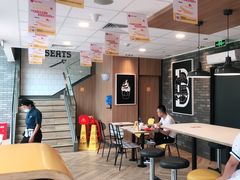 用餐区-麦当劳(杭州国际服装城店)