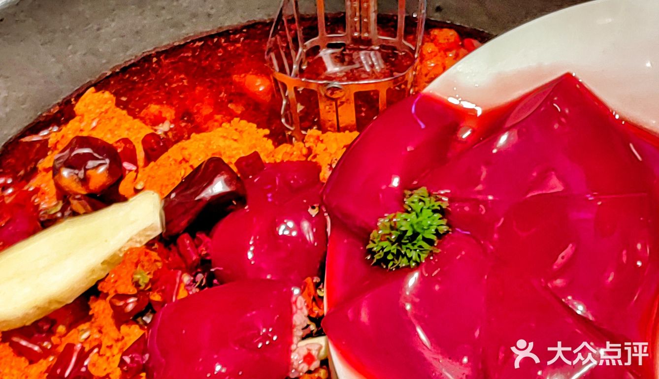 烟台这家冰店吃不够‼️一整颗番茄茶尊好喝