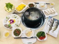 -墨脱石锅椰子鸡•香草鸭•东山羊(大东海店)