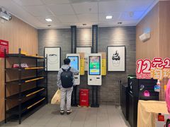 -麦当劳(上海虹桥站30B检票口楼上)