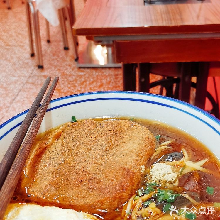 毒蛇面馆.虹镇老街兜一圈