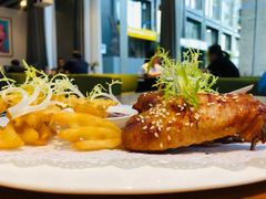 鸡翅-今日艺术汇书店