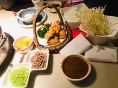 -左庭右院鲜牛肉火锅(浦江欢乐颂店)