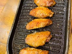 料理烤焦香翅中-老东镇啤酒屋海鲜加工·蒸汽海鲜·海鲜烧烤(台东店)