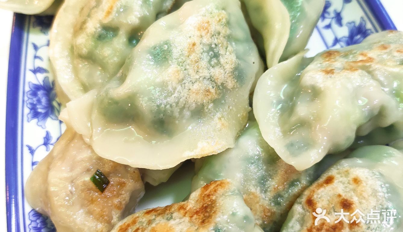 最近新店开张，鲜虾蟹籽云吞半价，好抵吃