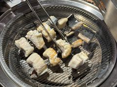 -围炉肉舍•炭烤活鳗•丹东海鲜烤肉(步行街店)