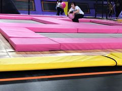 -嘿哟动霸CHUA·新潮玩运动娱乐中心·蹦床滑冰团建乐园