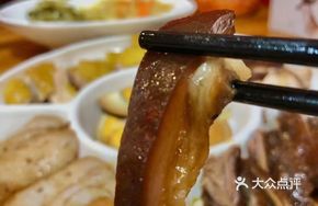 Signature Braised Pork Trotter