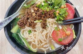 Vegetable and Minced Meat Noodles