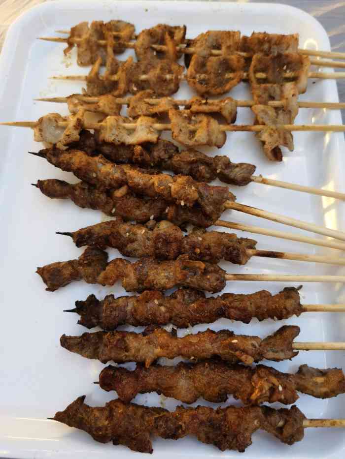 阿木龙虾海鲜烧烤(羊蝎子)(罗锦路店)-"阿木龙虾味道不错,每天排队人