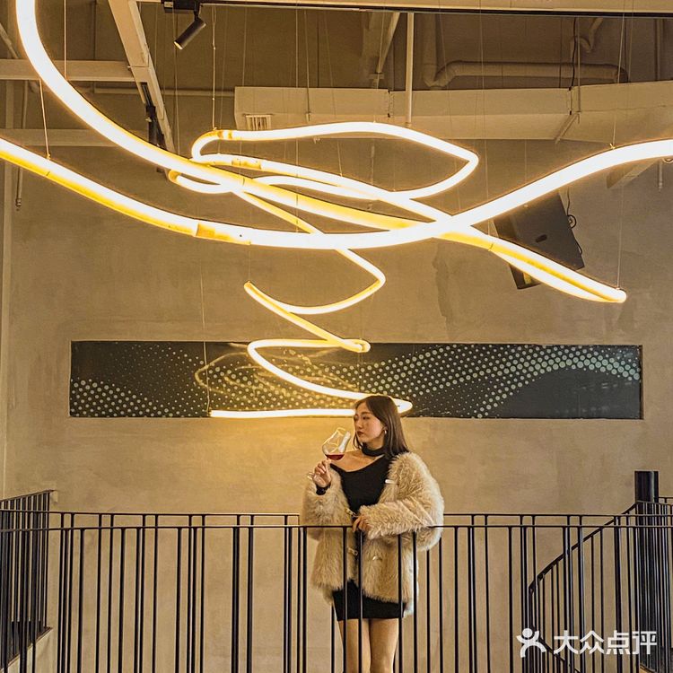 重庆氛围感NO1⃣️餐酒吧，拍照微醺绝绝子～