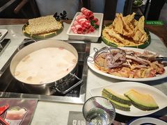 -尚尚仙·酸汤猪手·猪肚鸡火锅(华联万柳购物中心店)