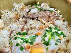 窝蛋牛肉饼煲仔饭-红星光发煲仔饭(文海店)