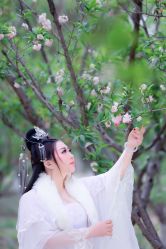 点击看大图 -九月鹰飞汉服摄影工作室
