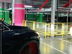 -白玉兰广场停车场