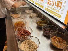 自助调料区-探鱼·鲜青椒爽麻烤鱼(领展购物广场店)