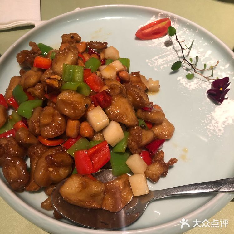 味道酸辣可口，干锅肠，味道也很棒