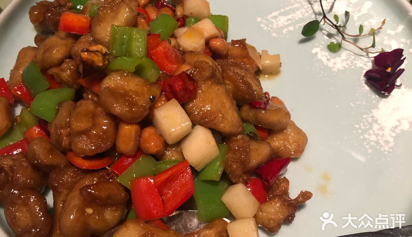 味道酸辣可口，干锅肠，味道也很棒