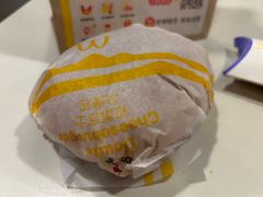 双层吉士汉堡-麦当劳(新世纪环球中心店)