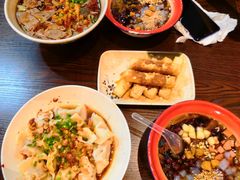 -爆炸头阿姨小四川正宗川味小吃(无任何分店)
