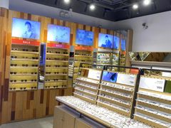 -LOOK眼镜·蔡司依视路配镜(宝山万达店)