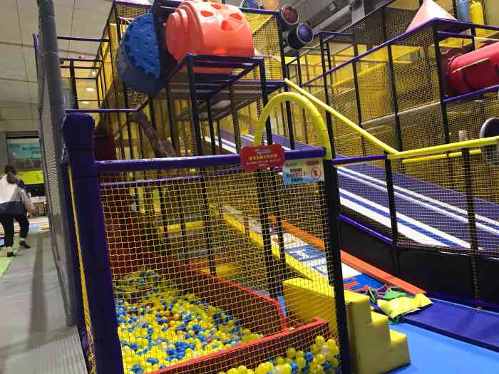 反弹蹦床公园-"去年来的,在宝龙广场里面,整体来说还行,.