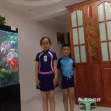 游泳带给孩子们健康。