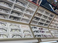 -美式眼镜·授权蔡司.依视路.尼康.豪雅.明月(南翔印象城店)