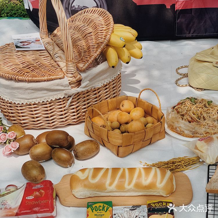 交通也很方便 好停车 还有专门的儿童玩乐区