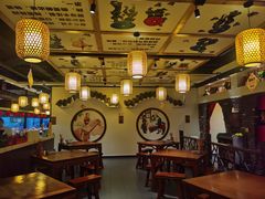 -帅巴人舅母子腊蹄民俗村