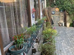 -小草屋轰趴馆别墅派对新场团建家庭聚会