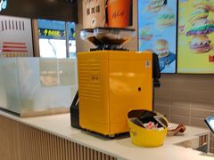 -麦当劳(轻轨曹杨路店)