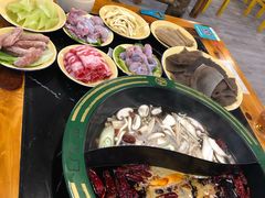 -巴隆门重庆老火锅(太湖路店)