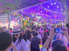 -瑞虹新天地月亮湾