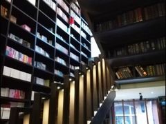 -钟书阁(松江泰晤士小镇店)