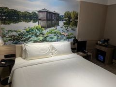 -杭州西湖湖滨银泰亚朵酒店