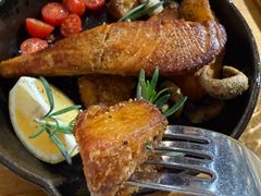 煎厚切三文鱼配时蔬-沏点Trattoria意大利餐厅(新街口店)