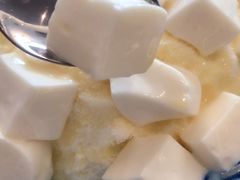 玉脂冰清上面的杏仁豆腐-鼎泰丰(国贸商城店)